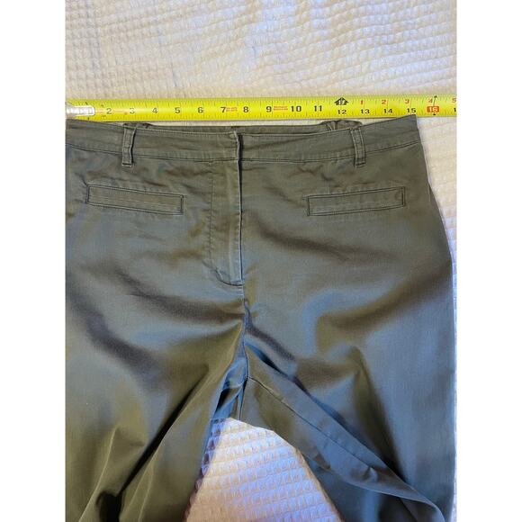 Chico’s Forrest Green Chino Style Capri Pants Size 1 (Medium 8) Minimalist - Picture 6 of 10